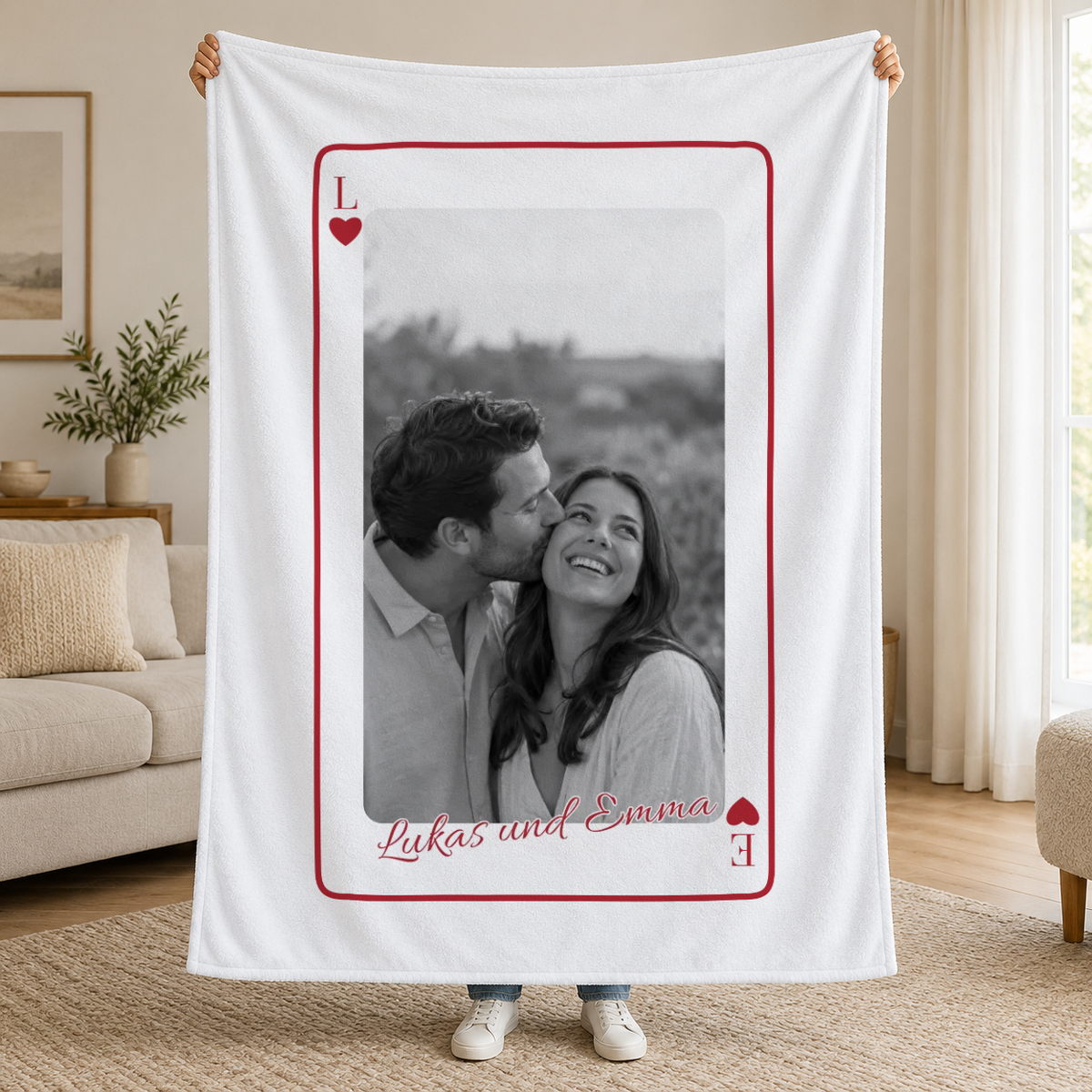 Personalisierte Decke mit Foto, Namen und Initialen #90371 [PC-MOCKUP:cmutsbtvr0019ptii5s82hvfo:85ae24d98edff0f8feabf508:85ae24d98edff0f8feabf5082d16bba58bdbb562345897cdd896d32c61915faf]