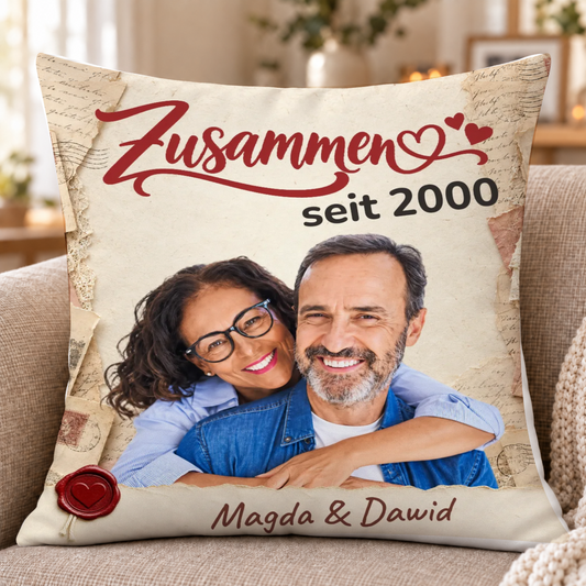Kissen für Paare mit Foto – Zusammen seit – Personalisiert #62841 [PC-MOCKUP:cmuvkwesr0001p30h8f44278p:984451cbf9d8d830b216d549:984451cbf9d8d830b216d5491bb8916b8068e5bedfaee8ef847e6170a52ae35c]